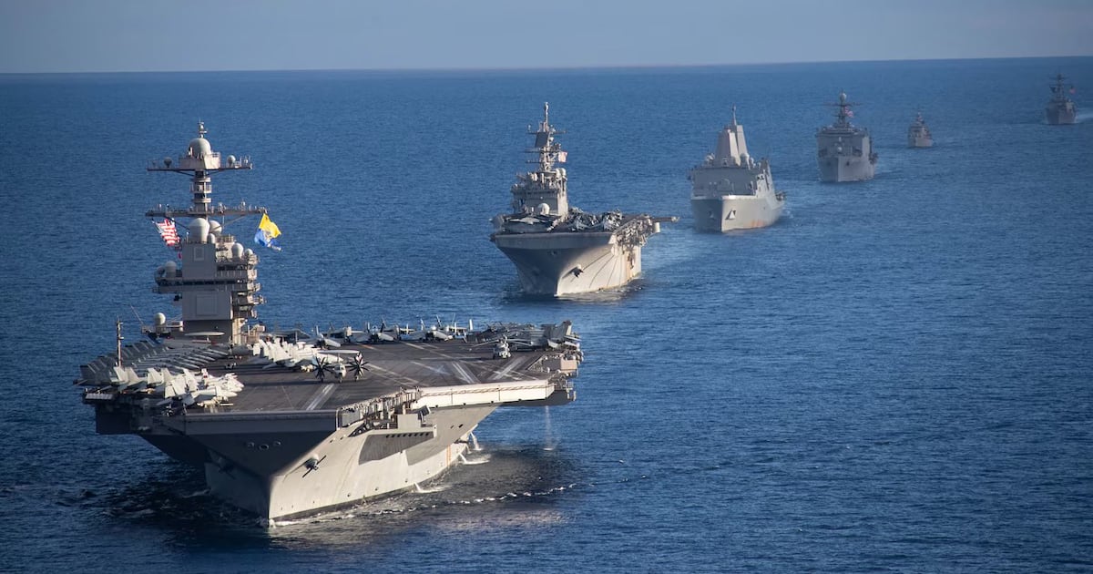 Maduro intensifica control social y militar en Venezuela ante despliegue de EE.UU.: una sociedad vigilada y un país en tensión