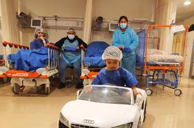 “Niños al volante”: el programa que alegra a los niños antes de una operación