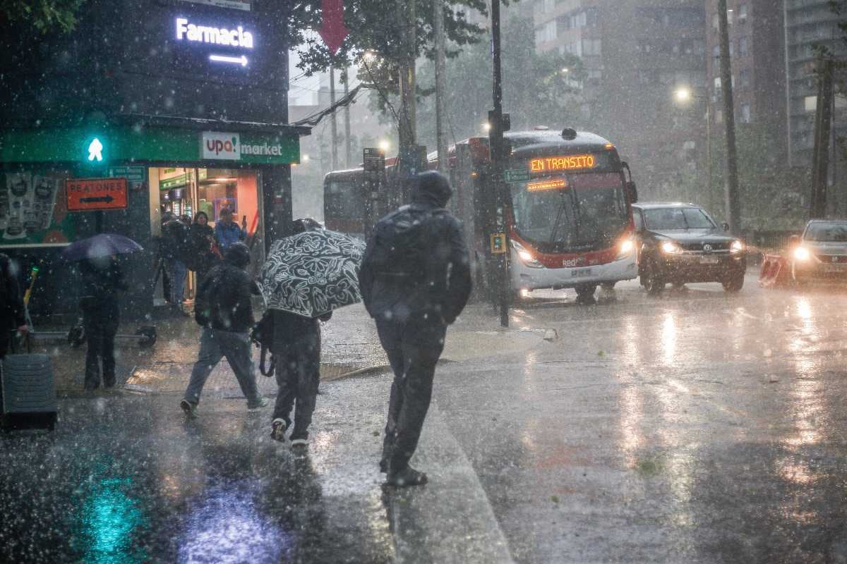 Anticipan el regreso de la lluvia en Santiago y la zona central: cuándo y qué podría pasar. Foto: Andrés Pérez.