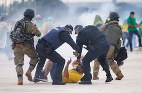 Policía Militar recupera el control de edificios brasileños atacados por “bolsonaristas” y se informa de 150 detenidos