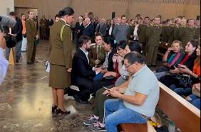 Sentido gesto de Boric y presencia de expresidentes marcan el emotivo responso del cabo Daniel Palma