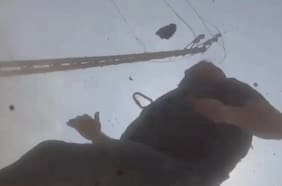 Reportero inglés casi muere tras impacto de misil israelí en medio de un despacho