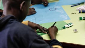 Los 12 adultos que Contraloría identificó como acompañantes de 486 niños haitianos que ingresaron a Chile