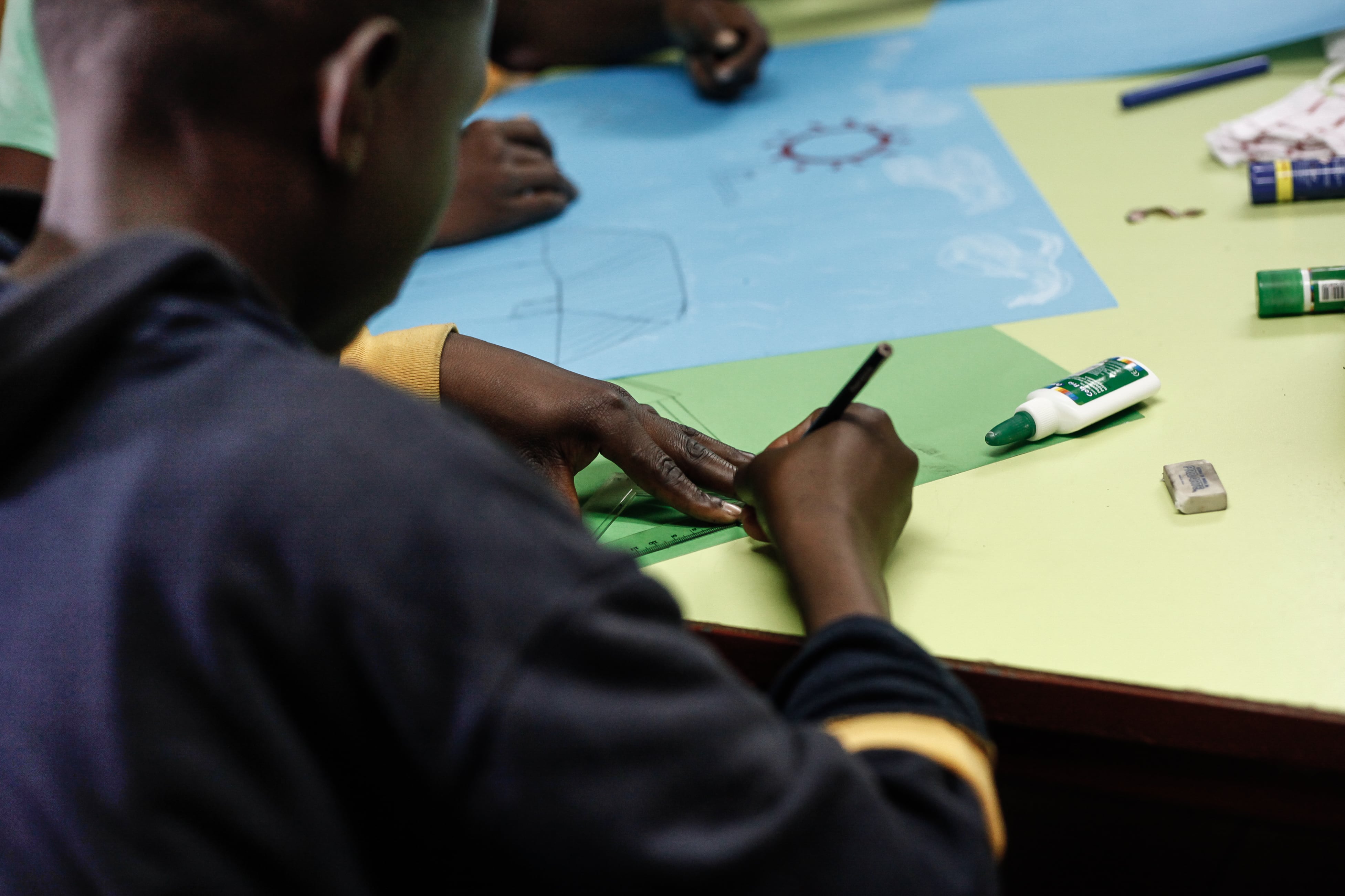 Los 12 adultos que Contraloría identificó como acompañantes de 486 niños haitianos que ingresaron a Chile
