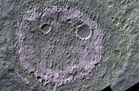 Nave espacial capta una extraña “cara sonriente” en Marte que podría revelar los secretos del planeta