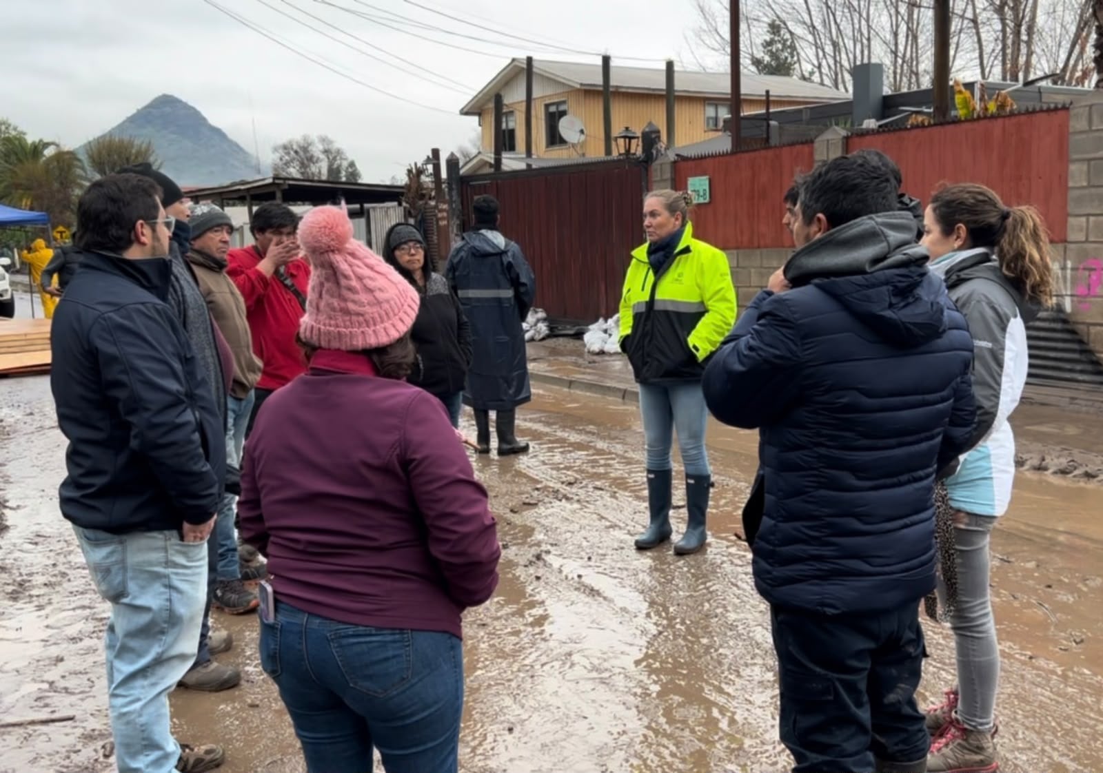 Colina refuerza monitoreo preventivo ante sistema frontal y llama a evitar desplazamientos innecesarios