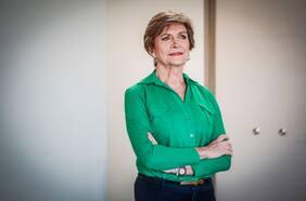 Dichos de Matthei frente a una eventual candidatura de Bachelet indignan al PS y dirigentes opositores desechan idea de una coalición amplia