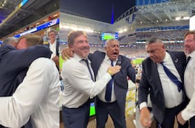Un desahogo entre lágrimas: el abrazo de Chiqui Tapia y Alejandro Domínguez tras el gol de la clasificación de Argentina