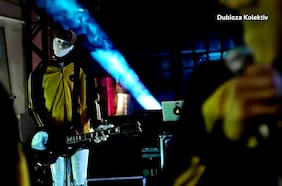 Este robot fue reclutado como músico por una banda en Bosnia