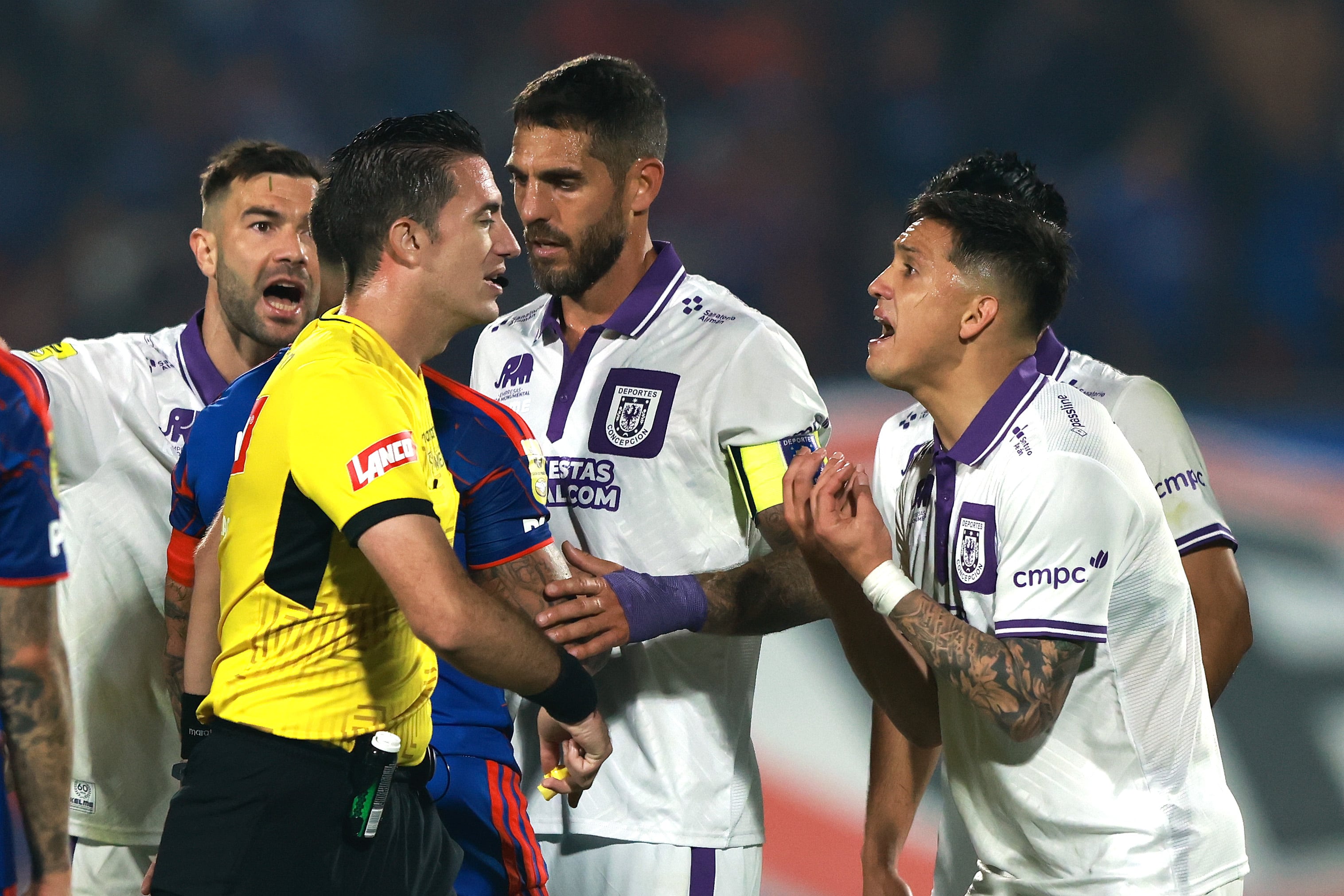 ¿Qué le dijo? Árbitro revela supuesto insulto que provocó expulsión de Diego Carrasco en victoria de la U ante Concepción