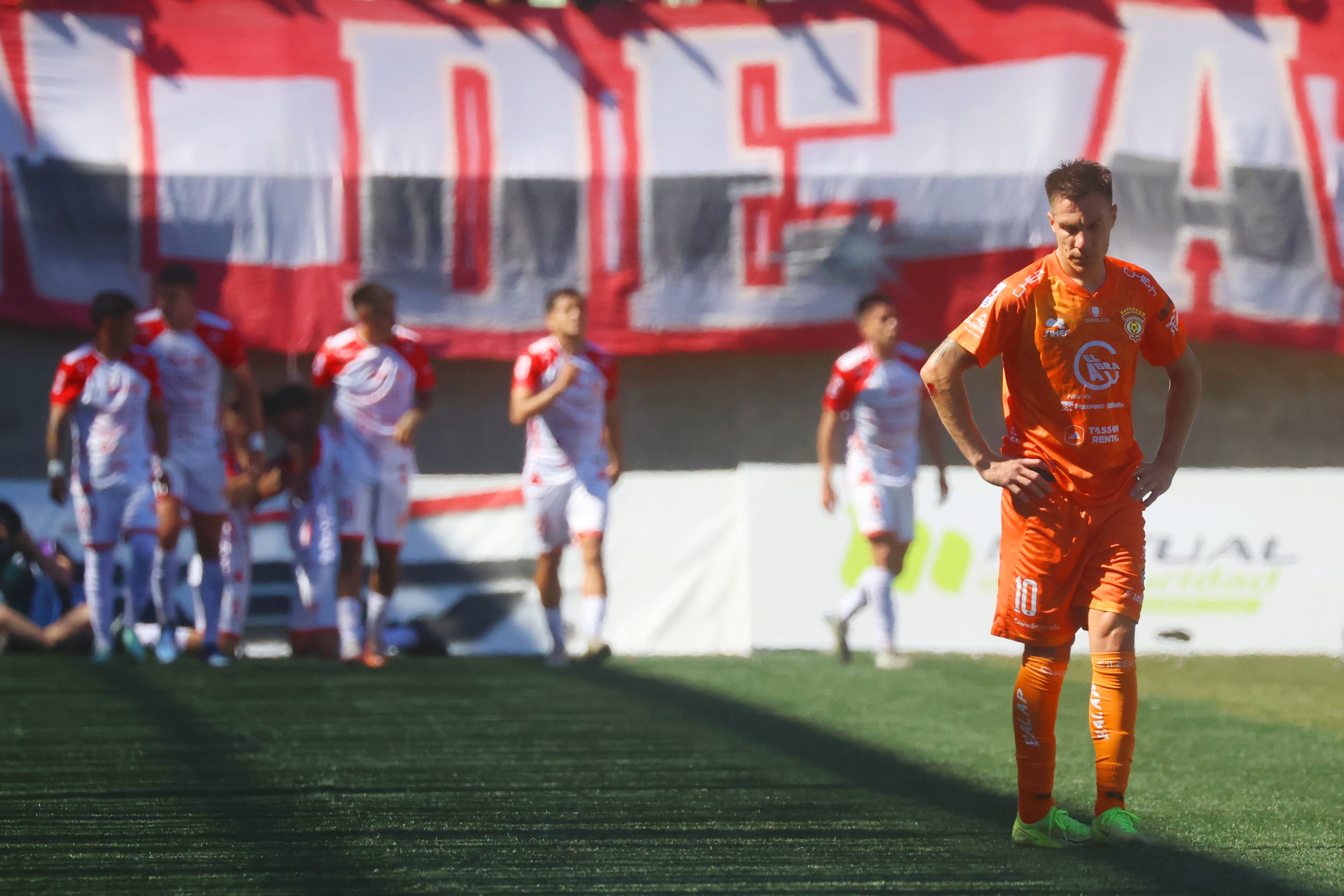 Cobreloa pone en riesgo el liderato de la Primera B tras perder contra Deportes Copiapó