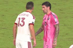 El tenso cruce entre Benjamín Kuscevic y Rodrigo De Paul en la victoria del Toronto sobre el Inter Miami