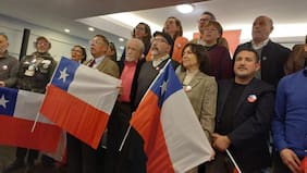 Foro “Democracia Siempre”: oposición fustiga dichos de Milei sobre Allende y pide explicaciones a Kast