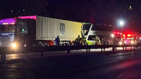 Choque entre bus de dos pisos y camión de alto tonelaje deja varios lesionados en Casablanca