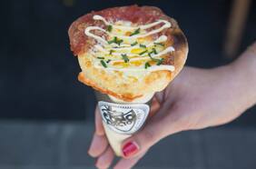 Cono Adictos: Puro placer dentro de un cono de masa de pizza