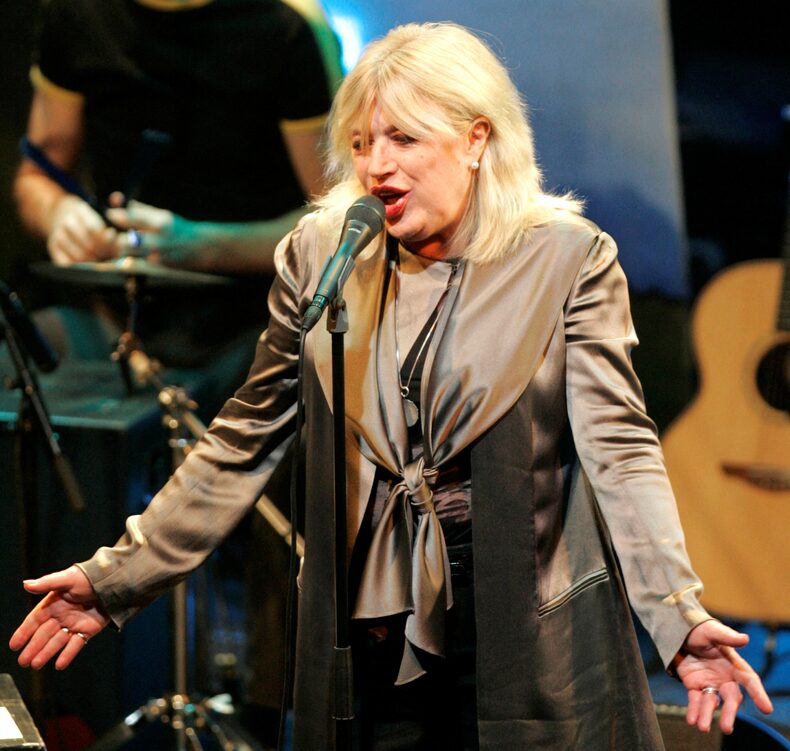 Singer From Riga Muere a los 78 años Marianne Faithfull - La Tercera