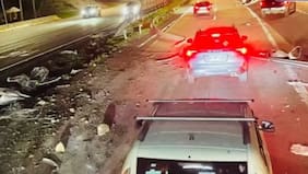 Camión traspasa barrera de contención en Ruta 68 e impacta automóvil que viajaba en dirección contraria: hay al menos dos fallecidos