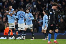 El Manchester City remonta y se mete por la ventana en los playoffs de la Champions League