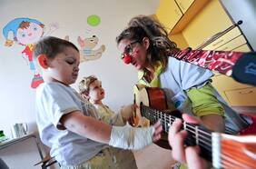 Cuidado humanizado y clown de hospital