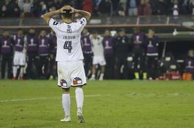 Emprendimiento no tradicional: tienda ofrece borrar a Zaldivia de la camiseta de Colo Colo