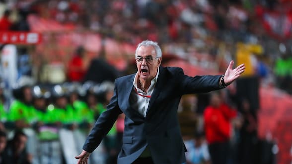 Duró apenas un Zoom: la trastienda de la fallida negociación entre la U y Jorge Fossati en la búsqueda del nuevo DT azul