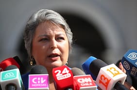 Jara enfrenta cuestionamientos a su figura en interna del PC y colectividad opta por mantenerlo como un debate puertas adentro