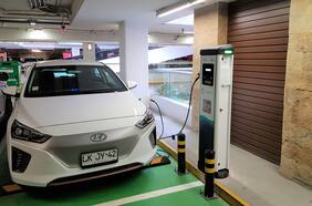 Los pros y contras de cargar su auto eléctrico en su domicilio