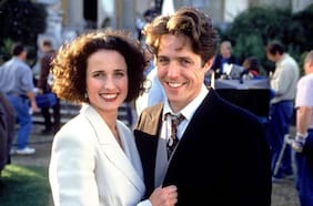 A 30 años de Cuatro Bodas y un Funeral: la historia de un clásico de la comedia romántica