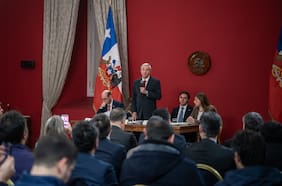 Kast se reúne con cerca de 70 alcaldes por agenda de seguridad: salida anticipada de líderes opositores marca la cita