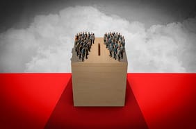 Cómo llegan los chilenos a las urnas: más polarizados y alejados del centro