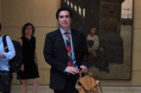 Ministro Briones se autotrolea y explica su mención a Blockbuster e impuestos digitales