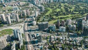 Operadora mundial advierte por escasez futura de oficinas clase A en Chile y por varios edificios con vacancia de 0%