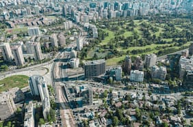 Operadora mundial advierte por escasez futura de oficinas clase A en Chile y por varios edificios con vacancia de 0%