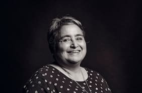 Rosabetty Muñoz, poeta chilena: “La escritura le da sentido a mi existencia”