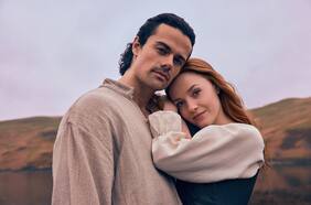 Hablan los actores de la precuela de Outlander: “Es una alegría enorme poder formar parte de un universo tan querido”