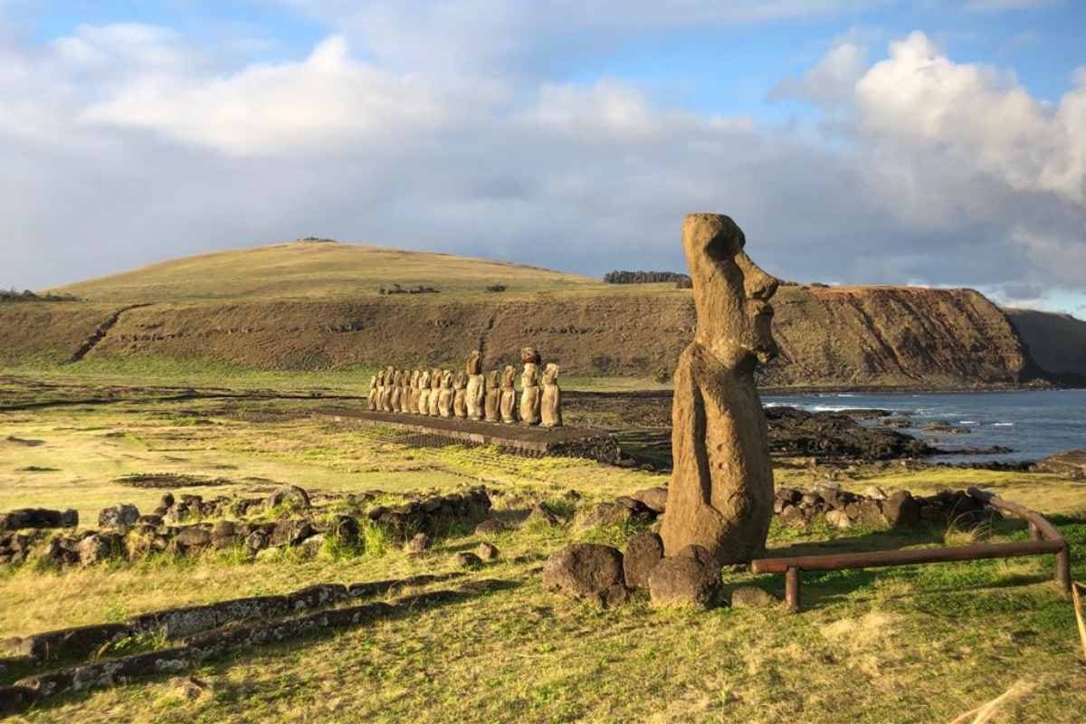 Denuncia por violación grupal en Rapa Nui: querellante acude al TC para que marinos imputados vayan a cárcel común