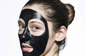 Mascarilla negra, el must de la temporada