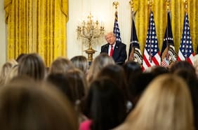 Desde Bondi a Zacharia: la ola de despidos femeninos que marcan el segundo mandato de Trump