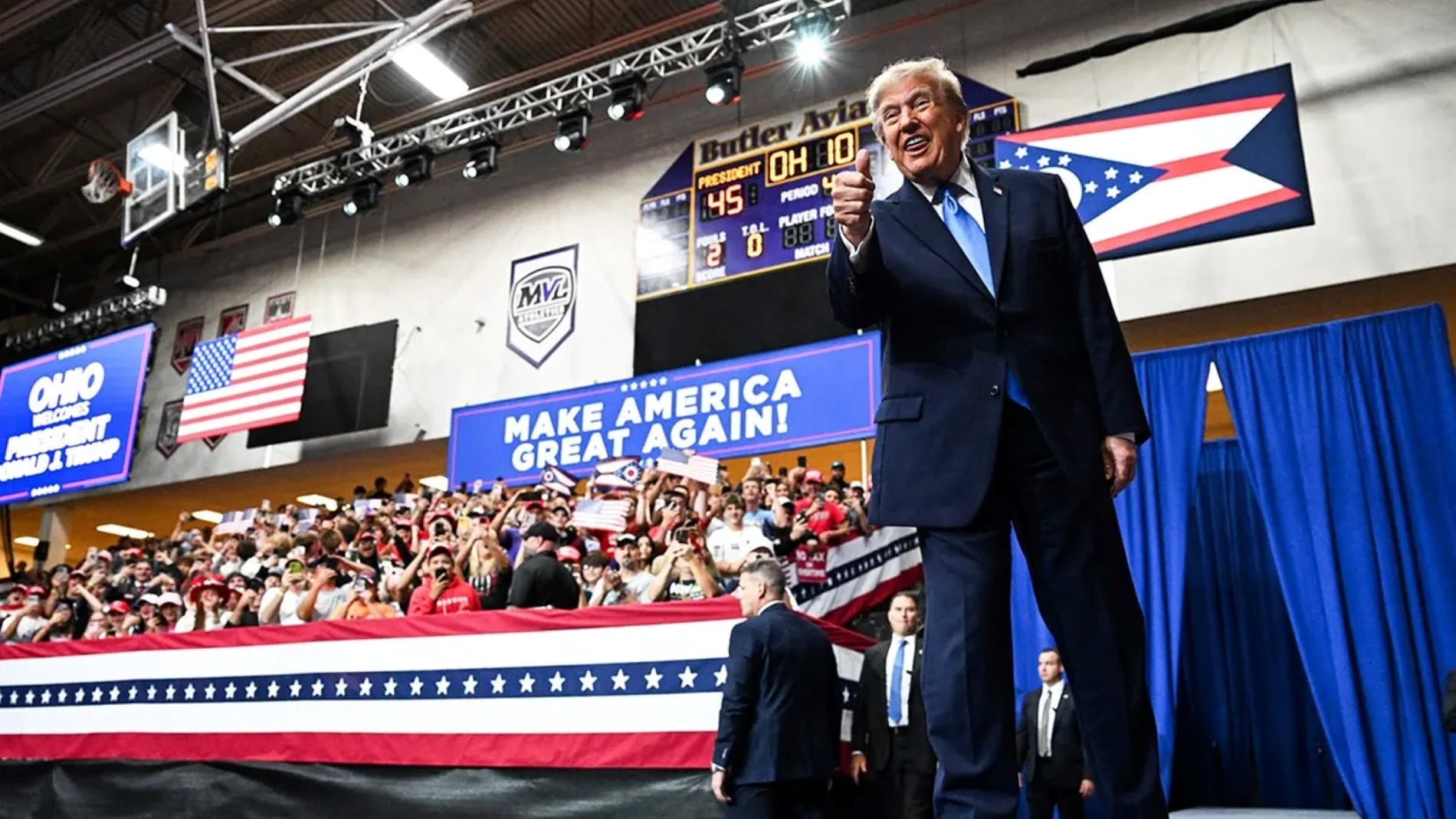 Cheques de 5.000 dólares y un número personal filtrado: ¿un impulso electoral desesperado de Trump?