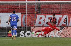 “Veo penal, pero termina en gol”: los audios del VAR validan los cobros de Ángelo Hermosilla contra la U