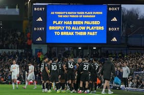 En medio del Ramadán: hinchas de Leeds abuchean a jugadores musulmanes del Manchester City e indignan a la Premier League