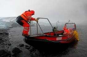 La bitácora del doctor Hofer: Día 21, costumbrismo antártico