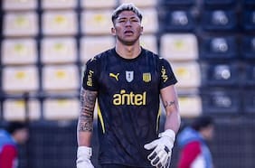 “No es un golero que salva a su equipo; afuera”: prensa uruguaya critica a Brayan Cortés tras perder título con Peñarol