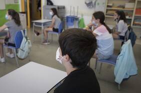 Reacciones por cambios en retorno a clases: Colegio de Profesores dice que “es insuficiente pensar solamente en la vacunación” y alcaldes valoran medida