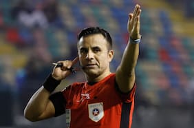 “Grosero error reglamentario”: la prensa internacional lapida a Piero Maza tras el papelón en la Copa Sudamericana