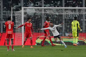 Colo Colo evoca su mejor repertorio y da el primer golpe ante Internacional de Porto Alegre