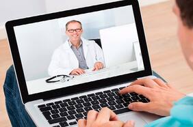 Plataformas de telemedicina en Chile: ¿cumplen estándares de seguridad y protección de datos de los pacientes exigidos por Fonasa?