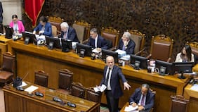 Gira de estudios parlamentaria: viaje colectivo de senadores a cumbre en Panamá enreda agenda legislativa de La Moneda