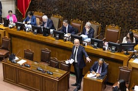 Gira de estudios parlamentaria: viaje de senadores a Panamá puso en apuros a agenda legislativa de La Moneda