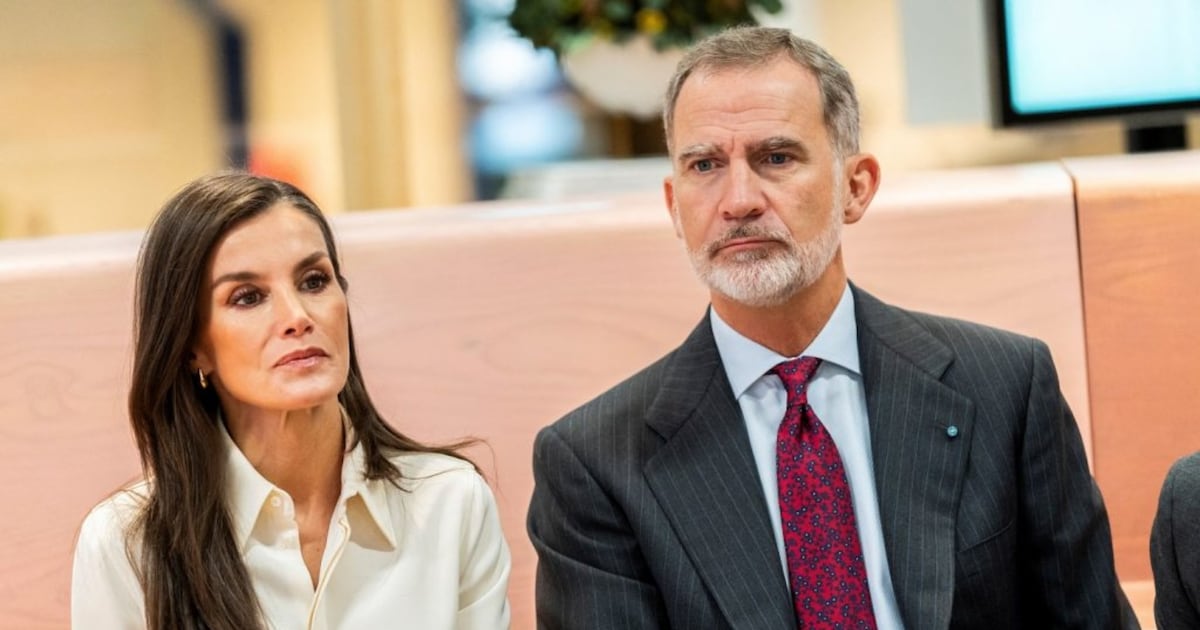 Escándalo en la corona española: la reina Letizia le habría sido infiel al rey Felipe VI - La Tercera